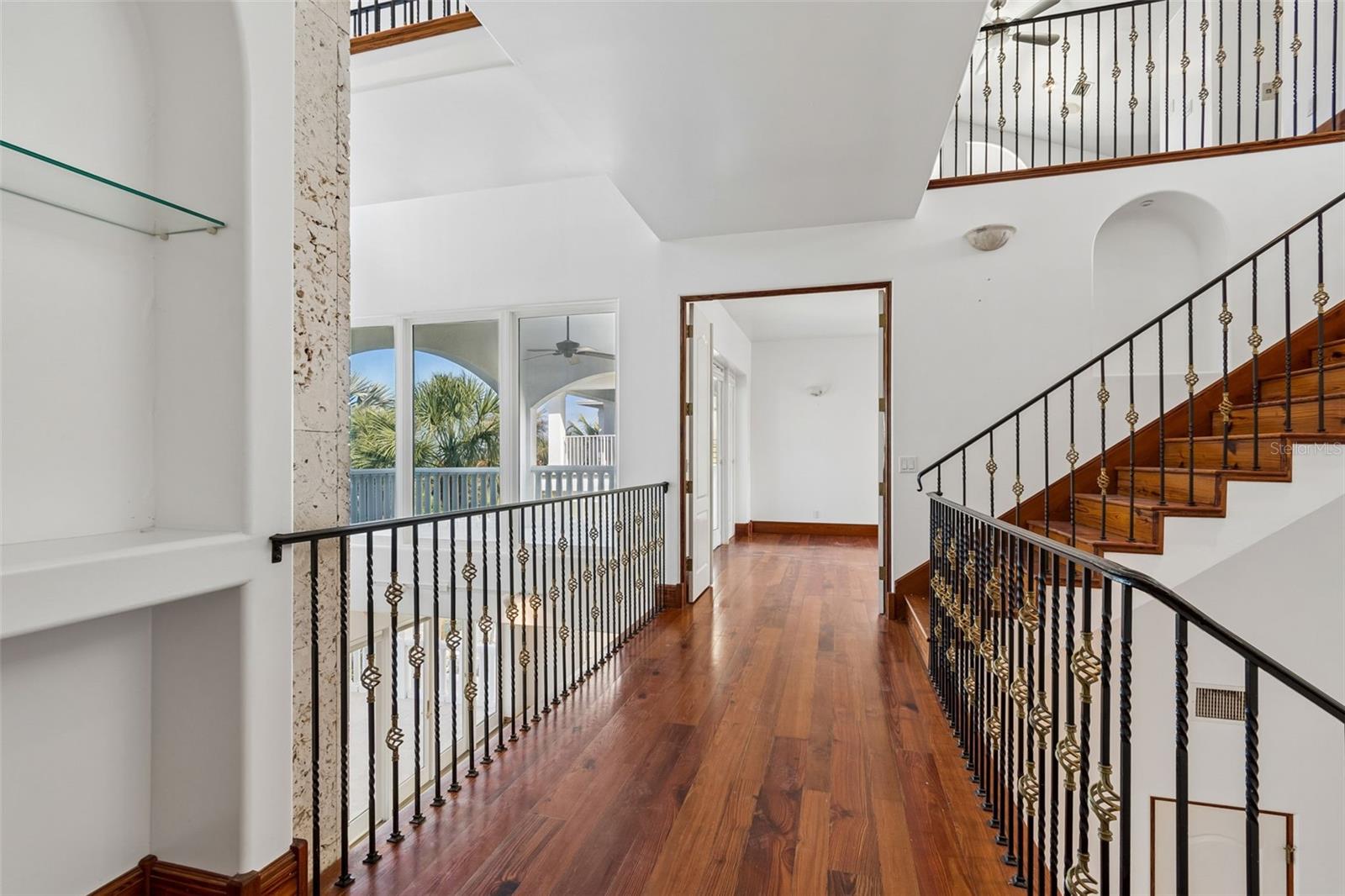 Listing photo id 45 for 2811 Sunset Way