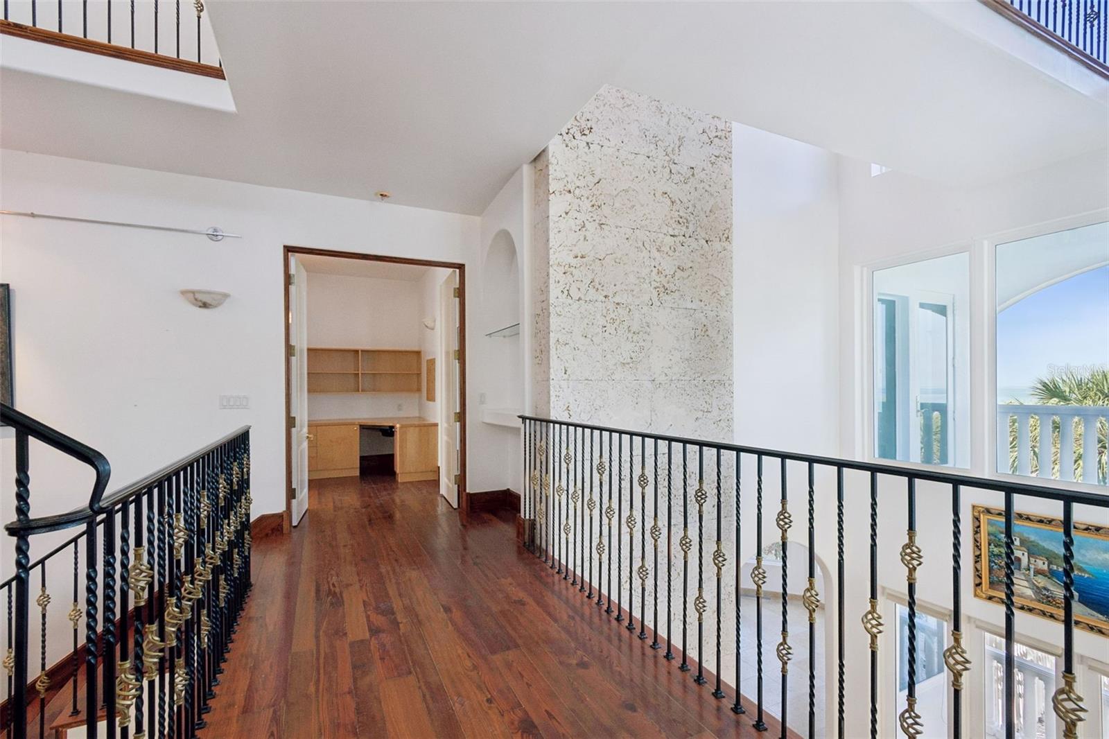 Listing photo id 46 for 2811 Sunset Way