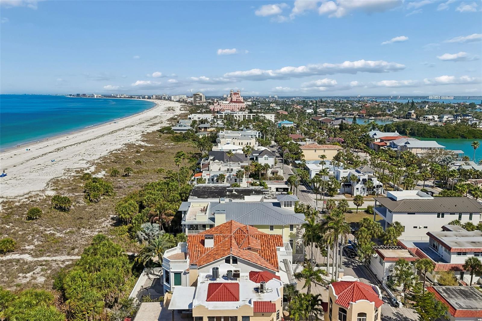 Listing photo id 3 for 2811 Sunset Way