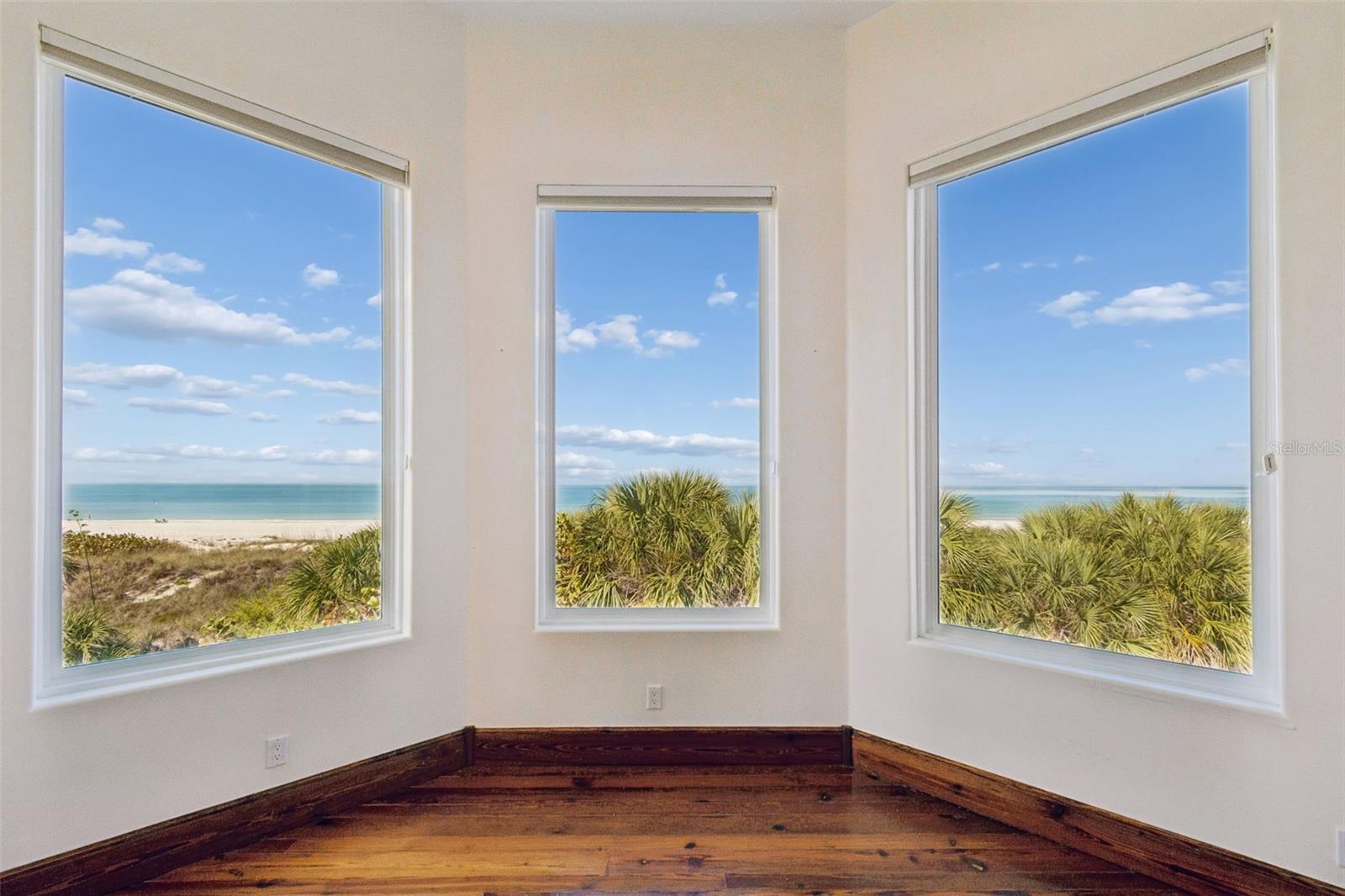 Listing photo id 51 for 2811 Sunset Way