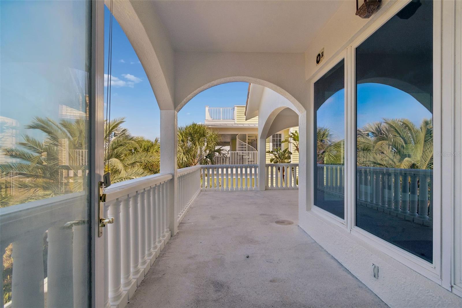 Listing photo id 53 for 2811 Sunset Way