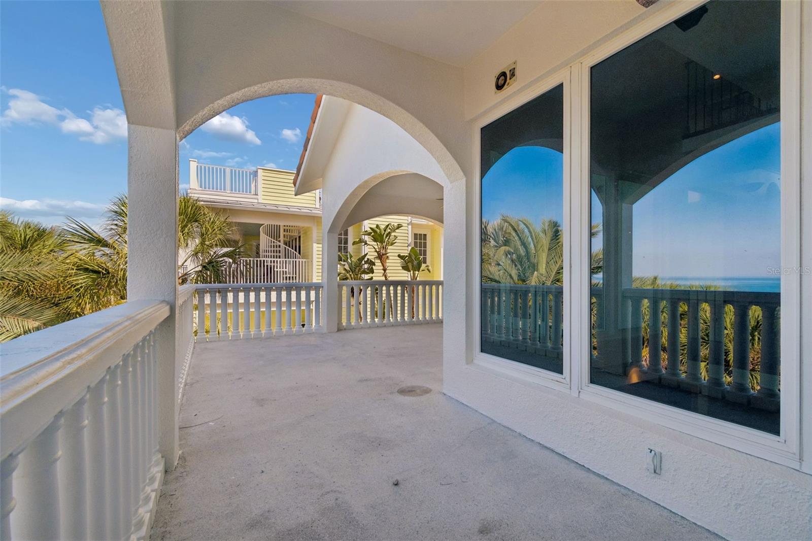 Listing photo id 54 for 2811 Sunset Way