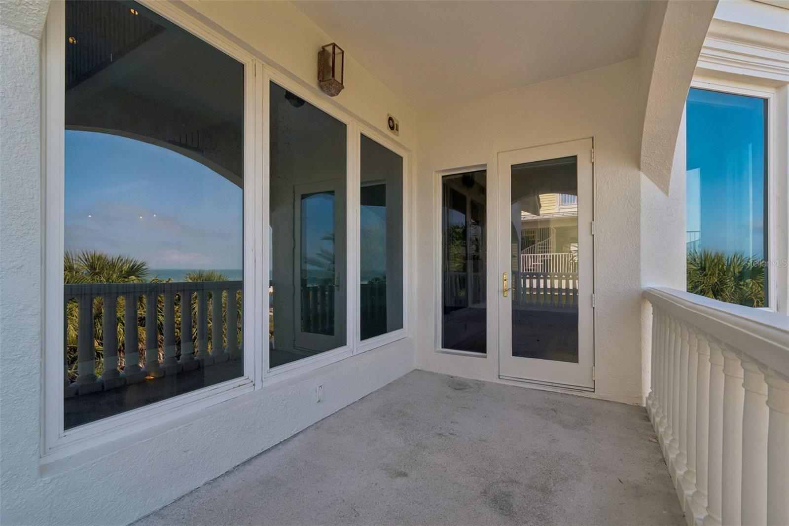 Listing photo id 55 for 2811 Sunset Way