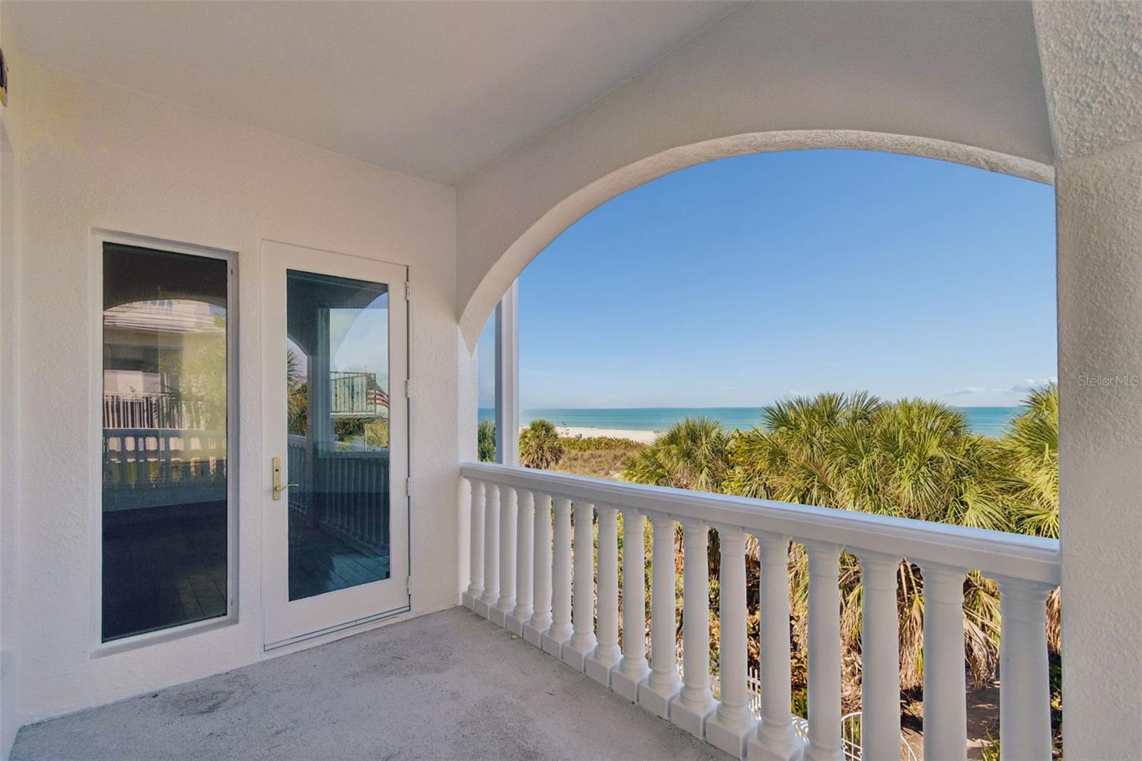 Listing photo id 56 for 2811 Sunset Way