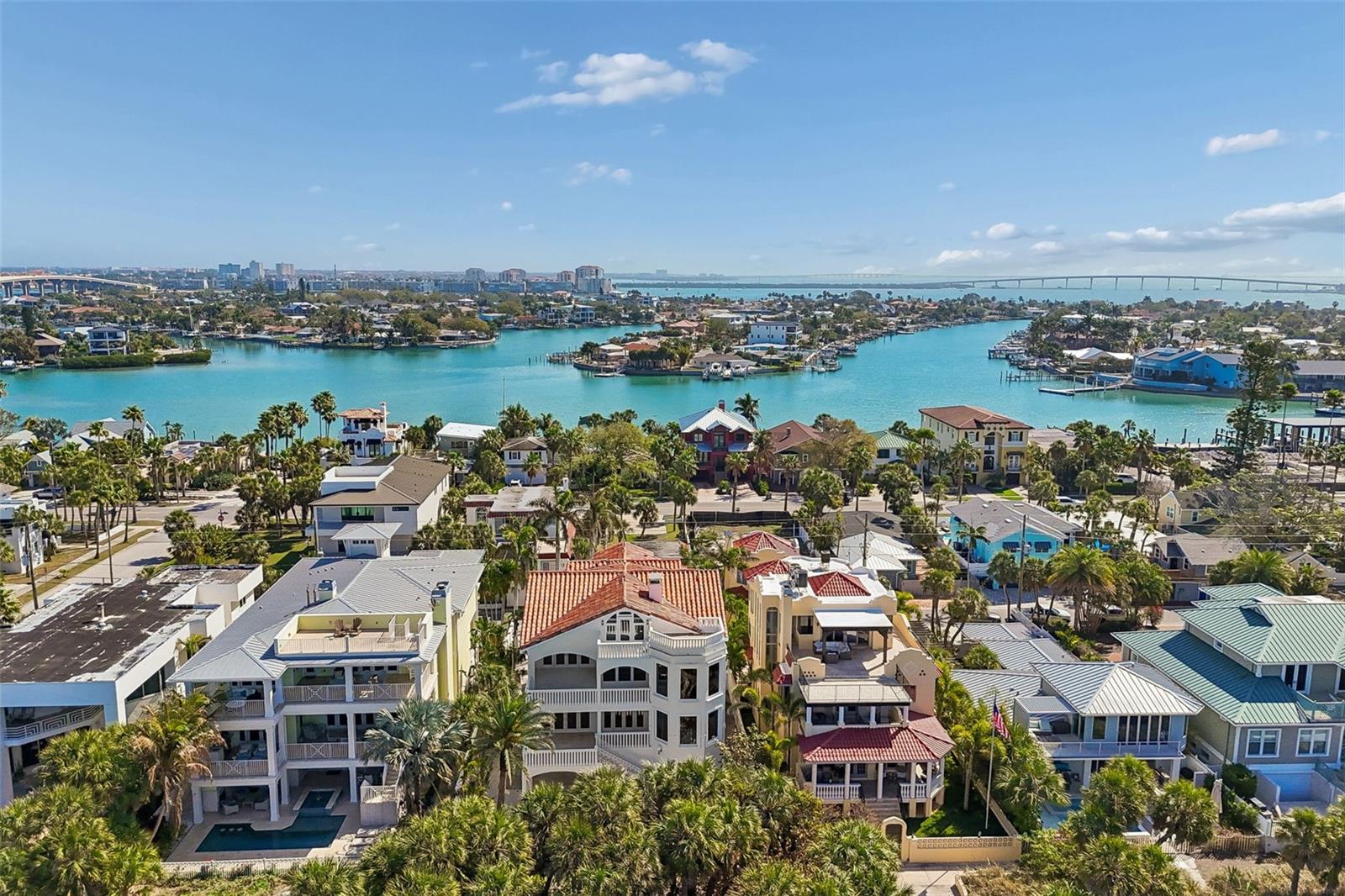 Listing photo id 4 for 2811 Sunset Way