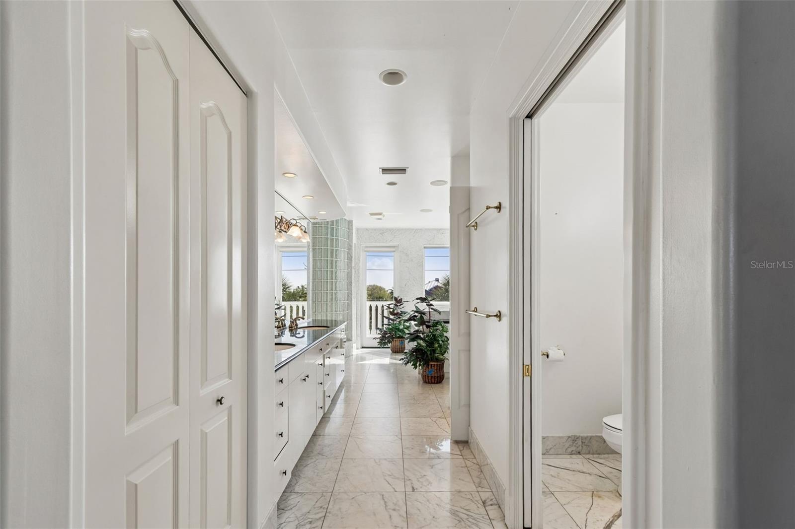 Listing photo id 69 for 2811 Sunset Way