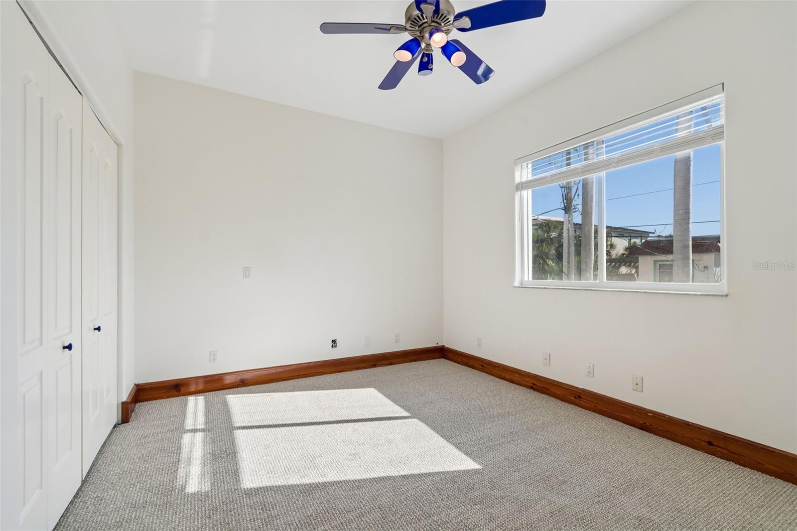 Listing photo id 77 for 2811 Sunset Way