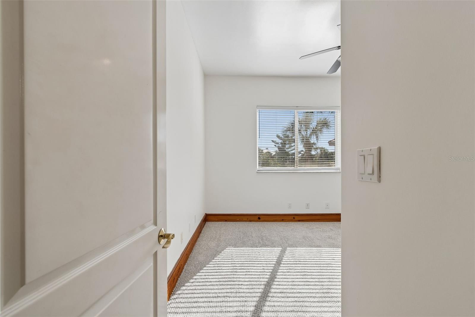 Listing photo id 82 for 2811 Sunset Way