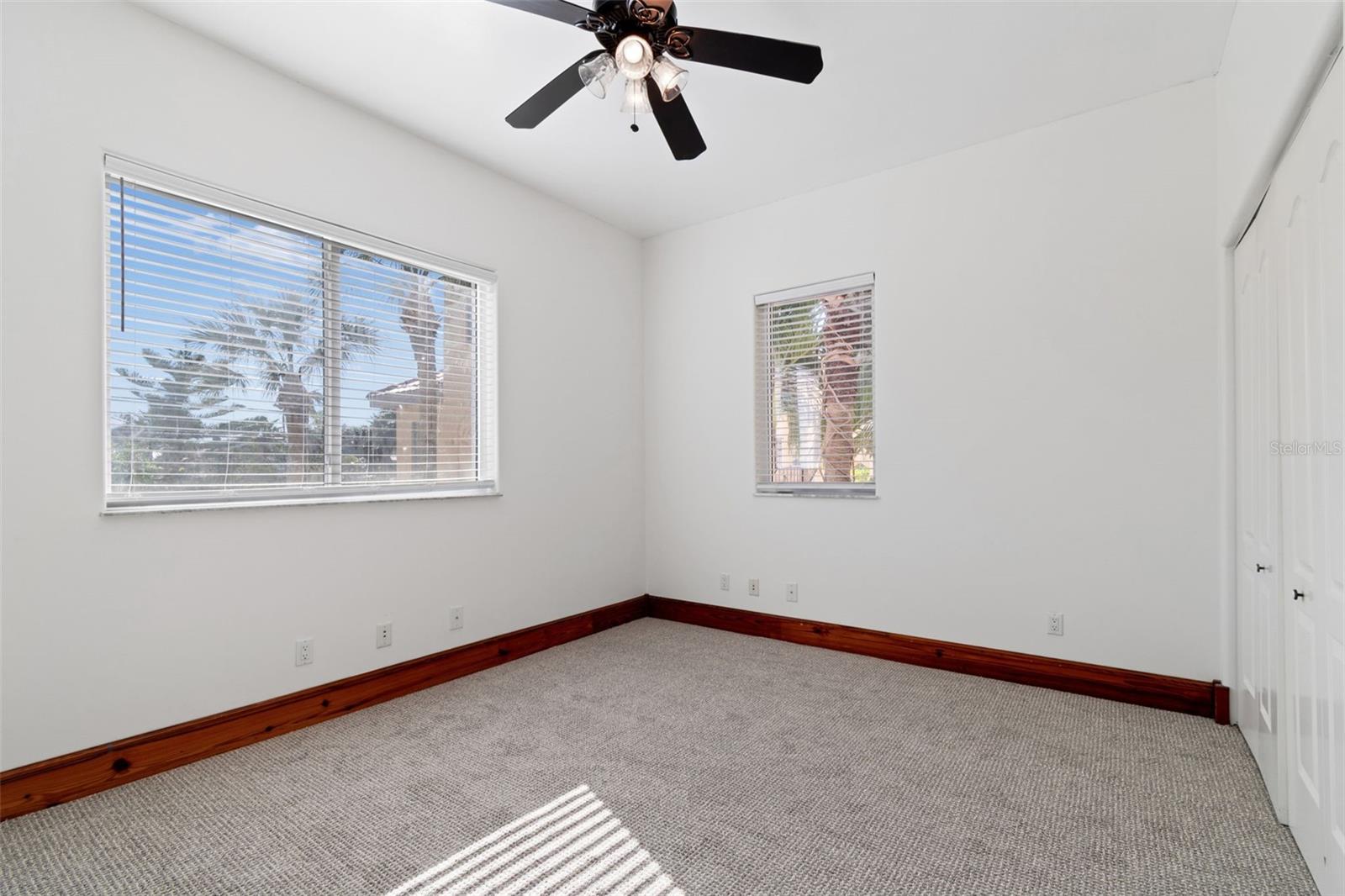 Listing photo id 83 for 2811 Sunset Way