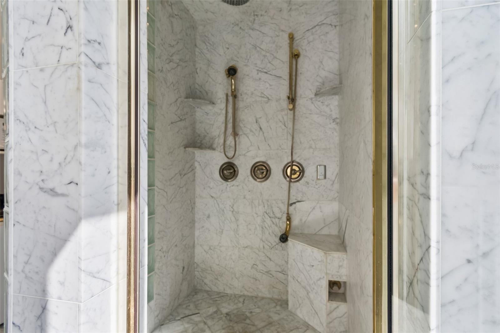 Listing photo id 84 for 2811 Sunset Way