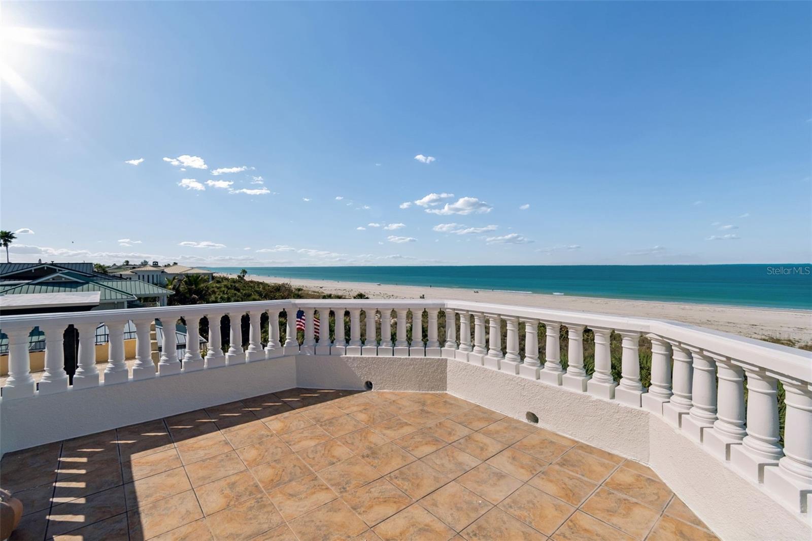 Listing photo id 89 for 2811 Sunset Way