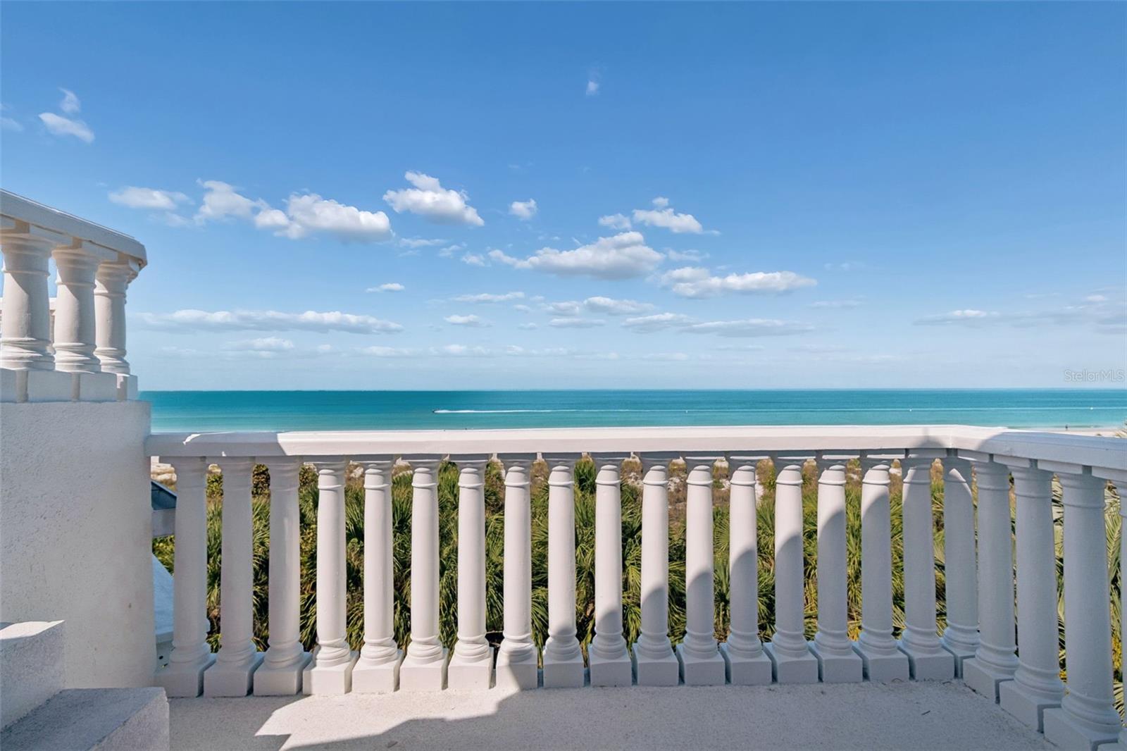 Listing photo id 91 for 2811 Sunset Way