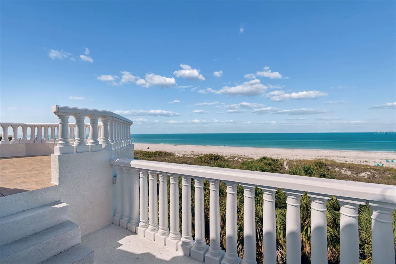 Listing photo id 92 for 2811 Sunset Way