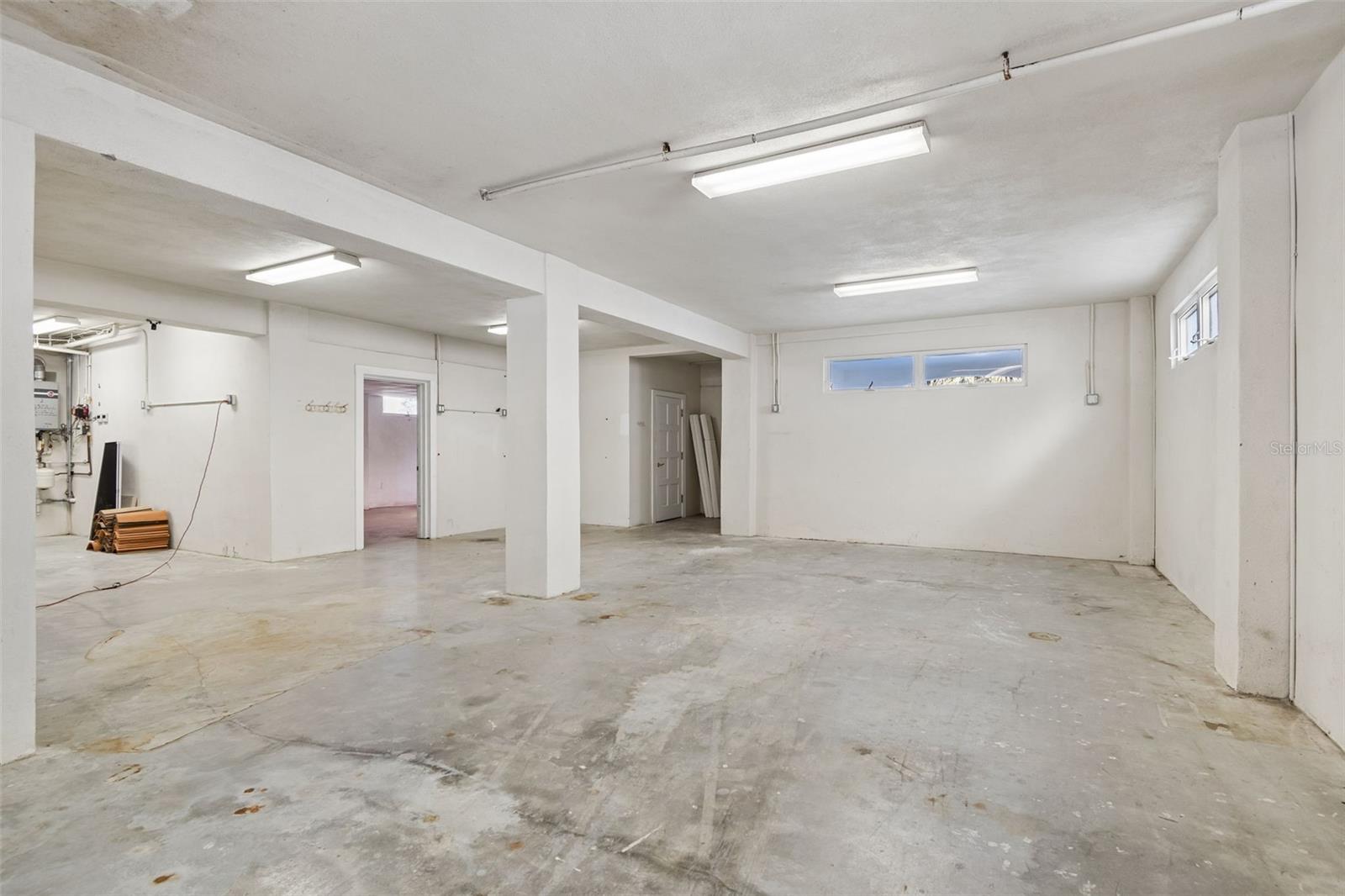 Listing photo id 93 for 2811 Sunset Way