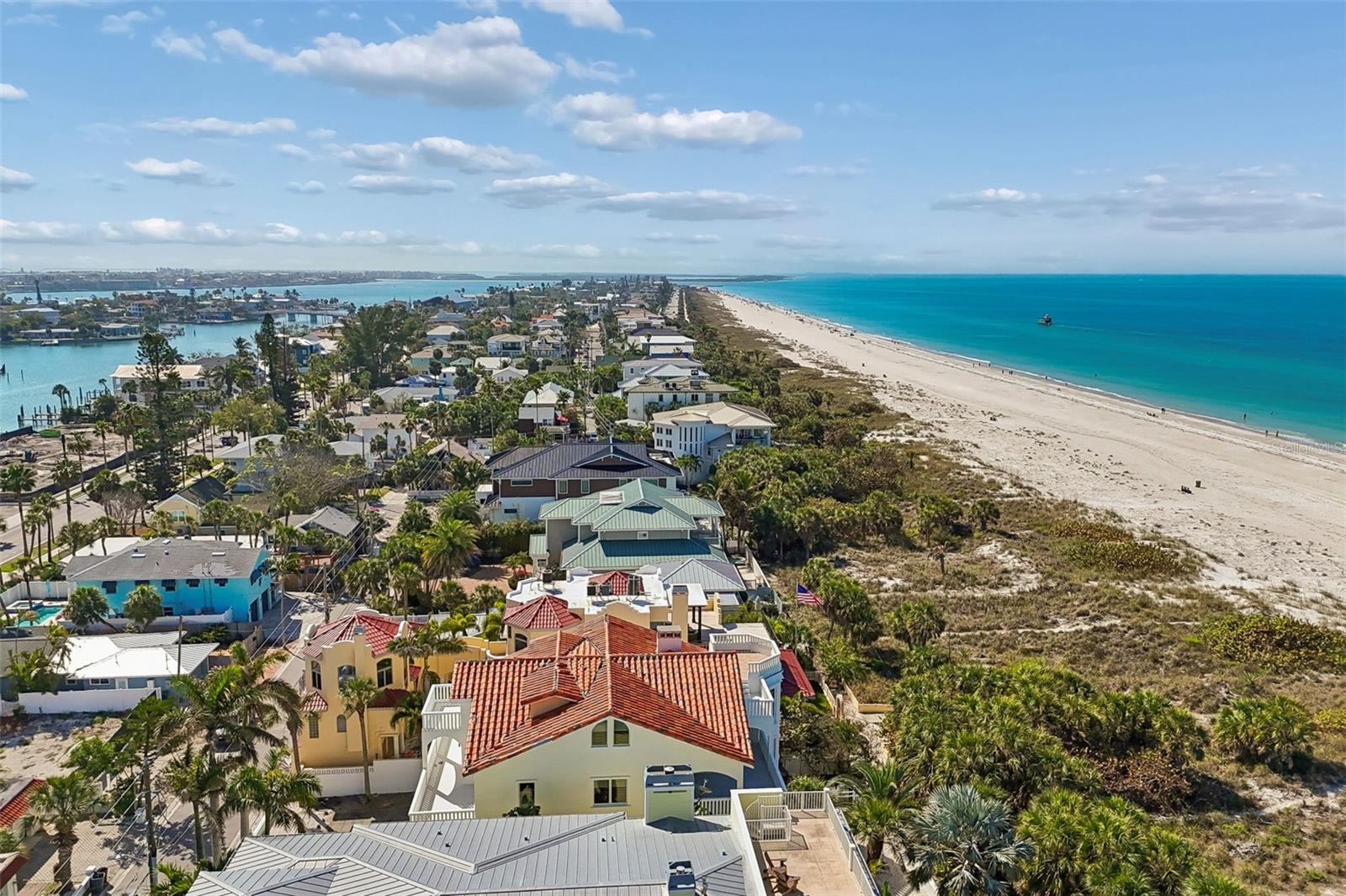 Listing photo id 95 for 2811 Sunset Way