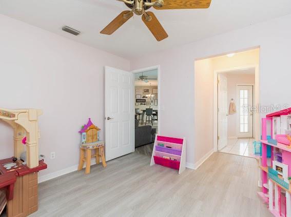 Image 19 of 24 For 23635 Oakside Boulevard