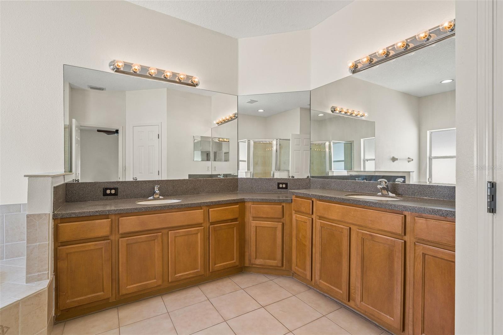 Image 13 of 36 For 518 York Dale Drive