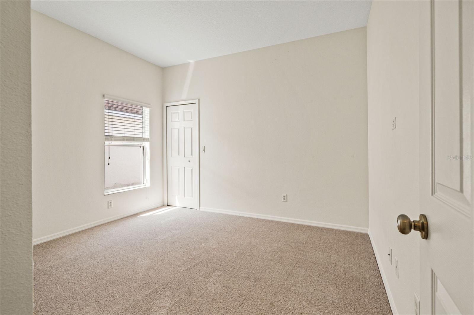 Image 17 of 36 For 518 York Dale Drive