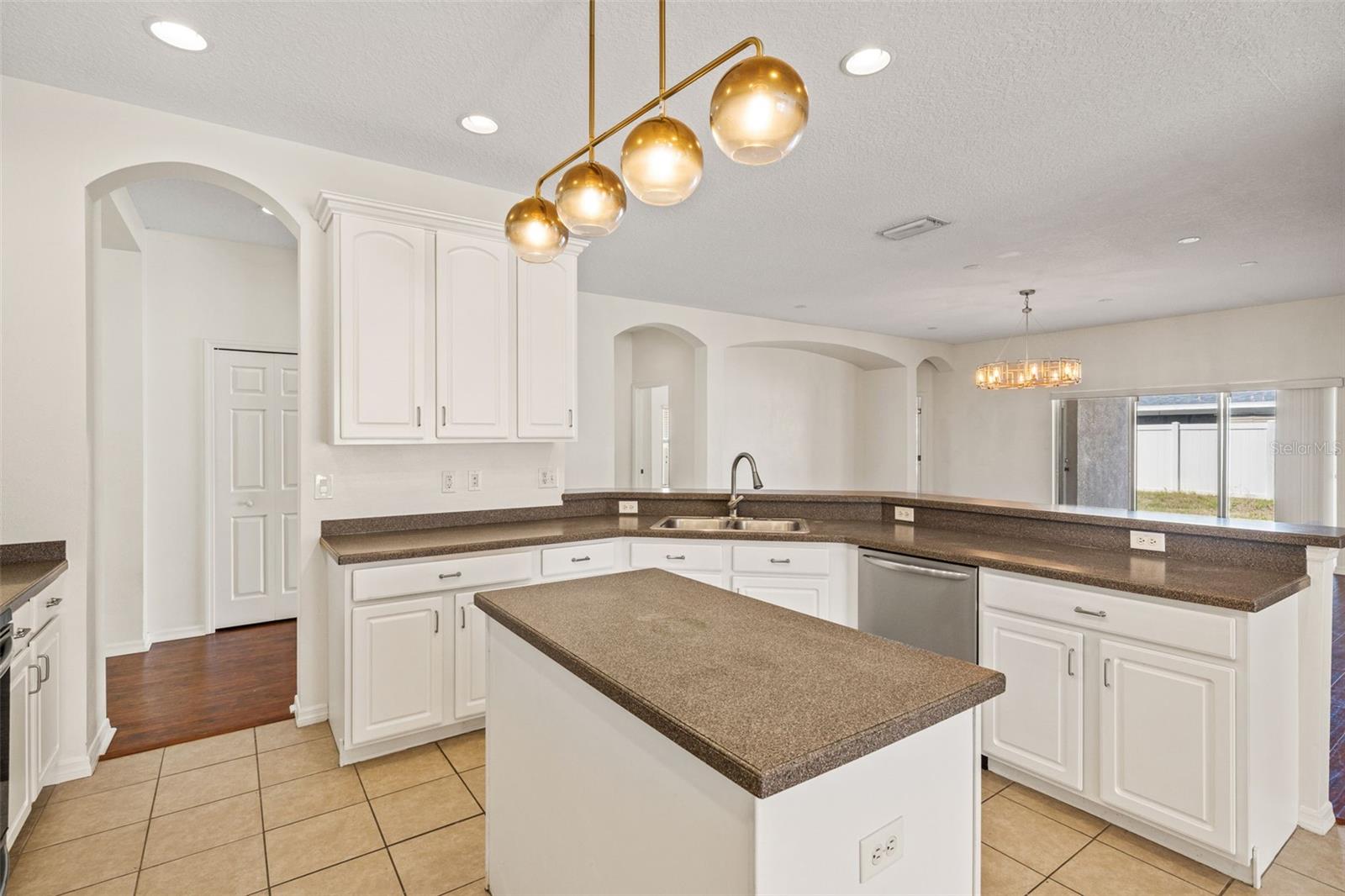 Image 8 of 36 For 518 York Dale Drive