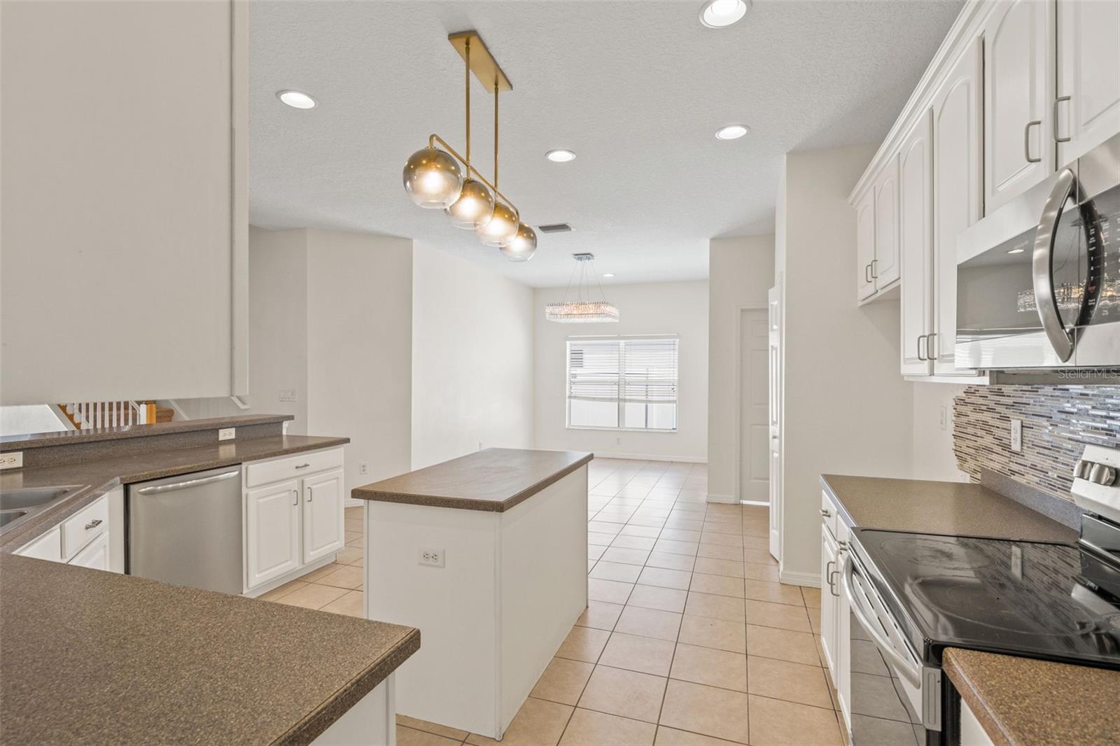 Image 9 of 36 For 518 York Dale Drive