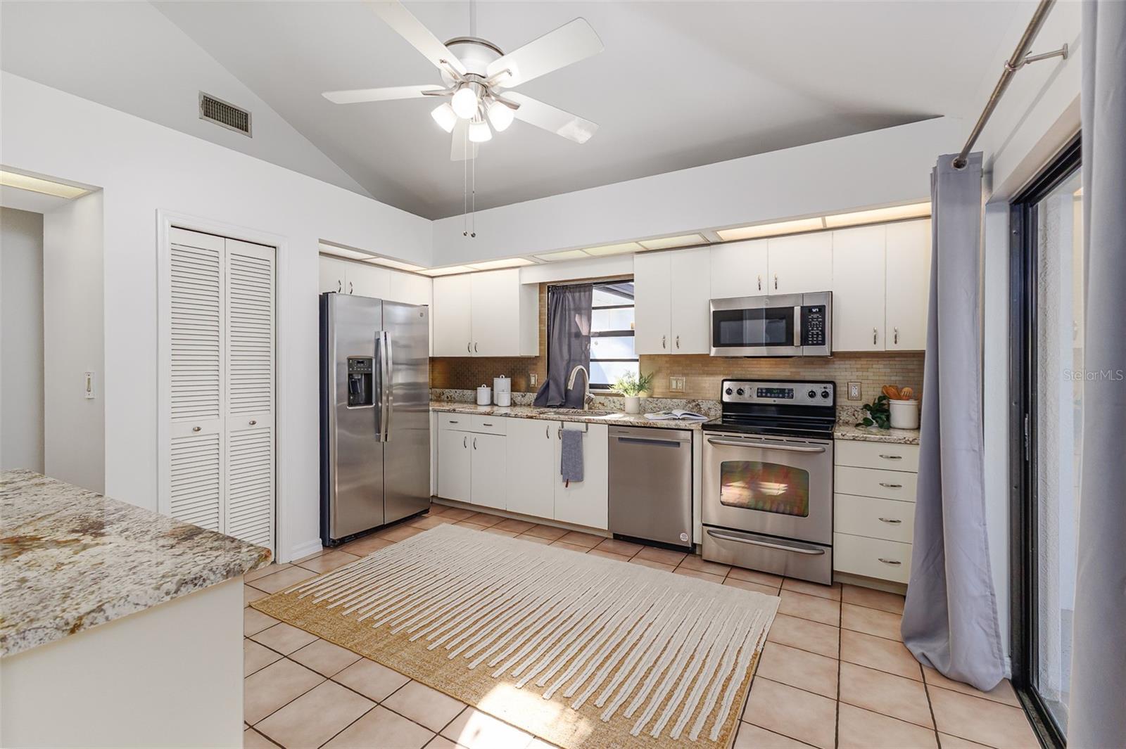 Image 11 of 32 For 6308 Queensway Drive