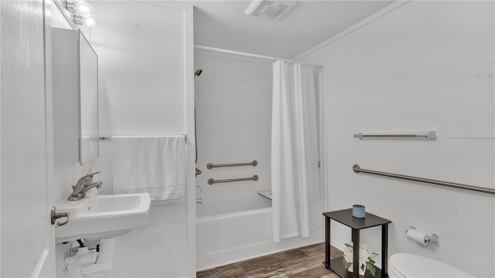 Image 32 of 85 For 1333 Bluff Hammock Road