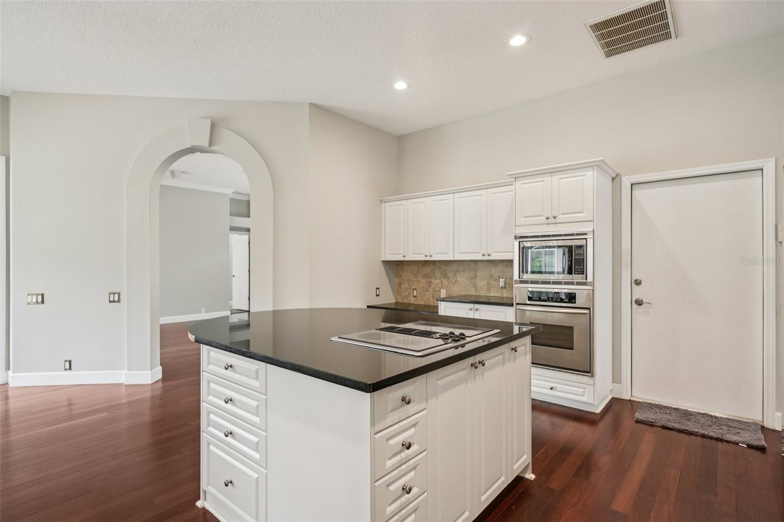 Image 16 of 84 For 4941 Kylemore Court