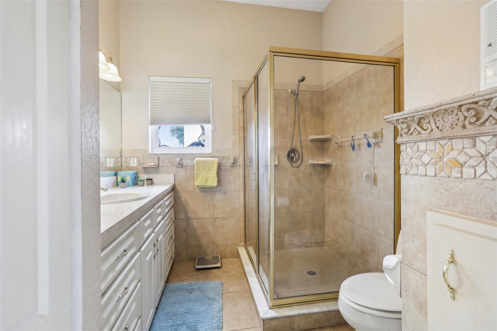 Image 17 of 46 For 6441 Clark Street