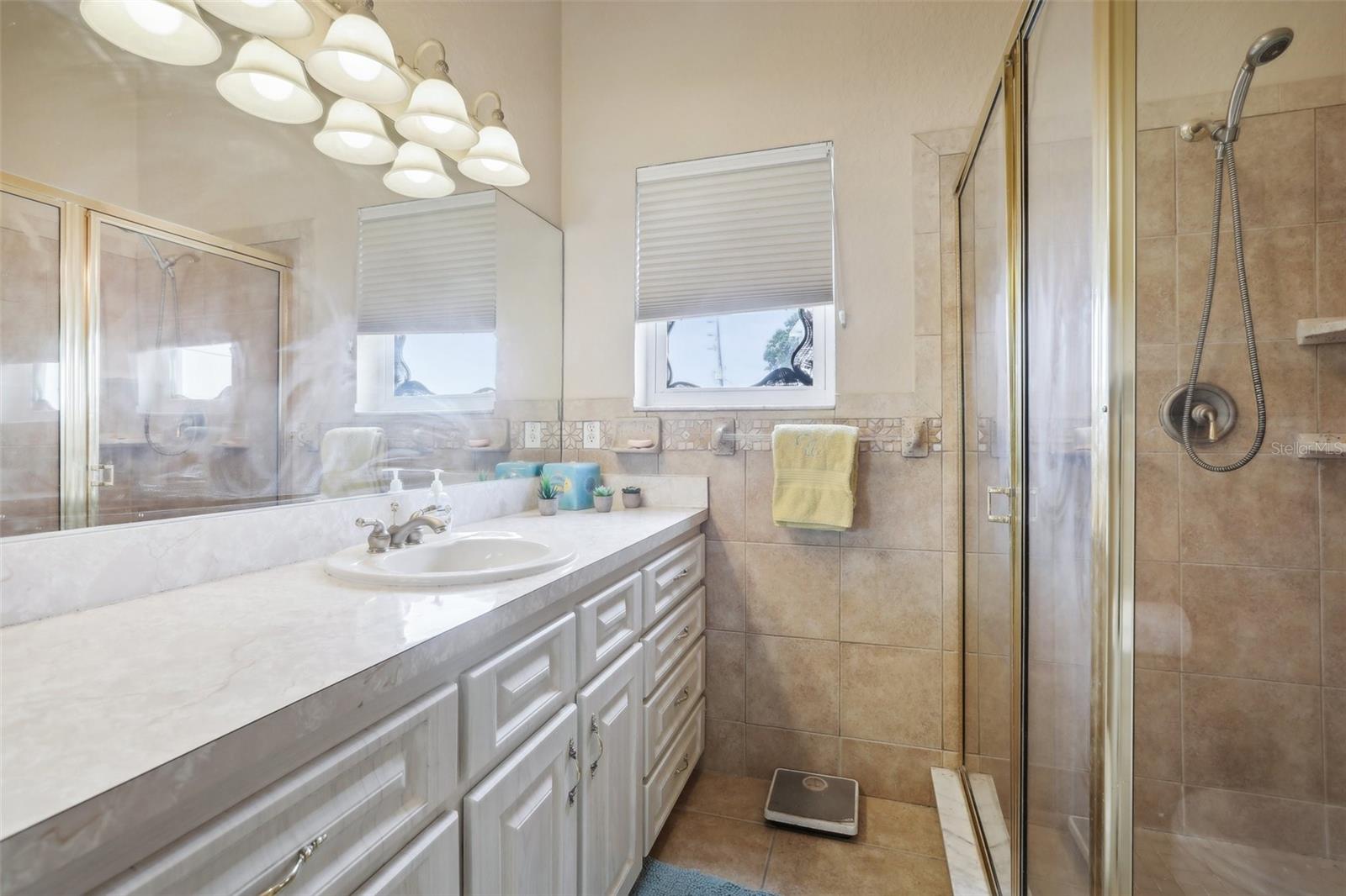 Image 18 of 46 For 6441 Clark Street