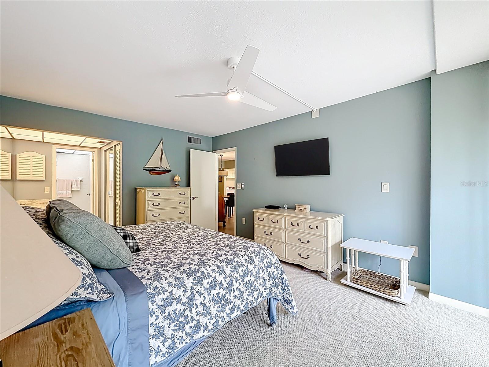 Image 23 of 51 For 2700 Bayshore Boulevard 9302