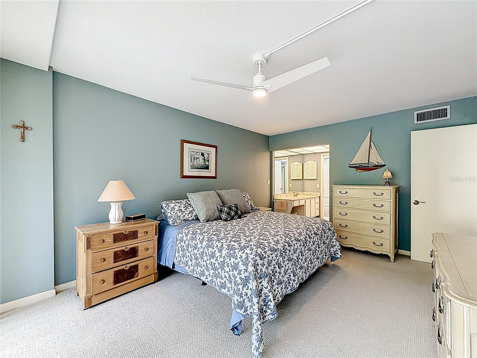 Image 24 of 51 For 2700 Bayshore Boulevard 9302