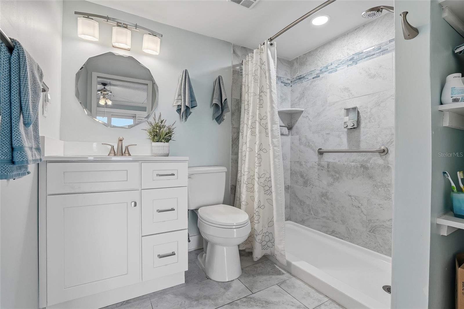 Image 27 of 64 For 868 Bayway Boulevard 101