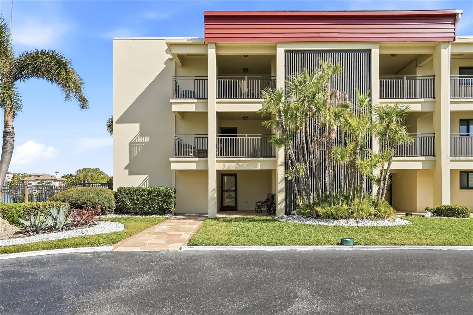 Image 46 of 64 For 868 Bayway Boulevard 101