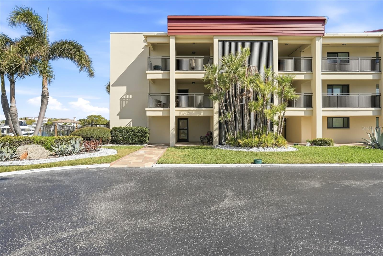 Image 47 of 64 For 868 Bayway Boulevard 101