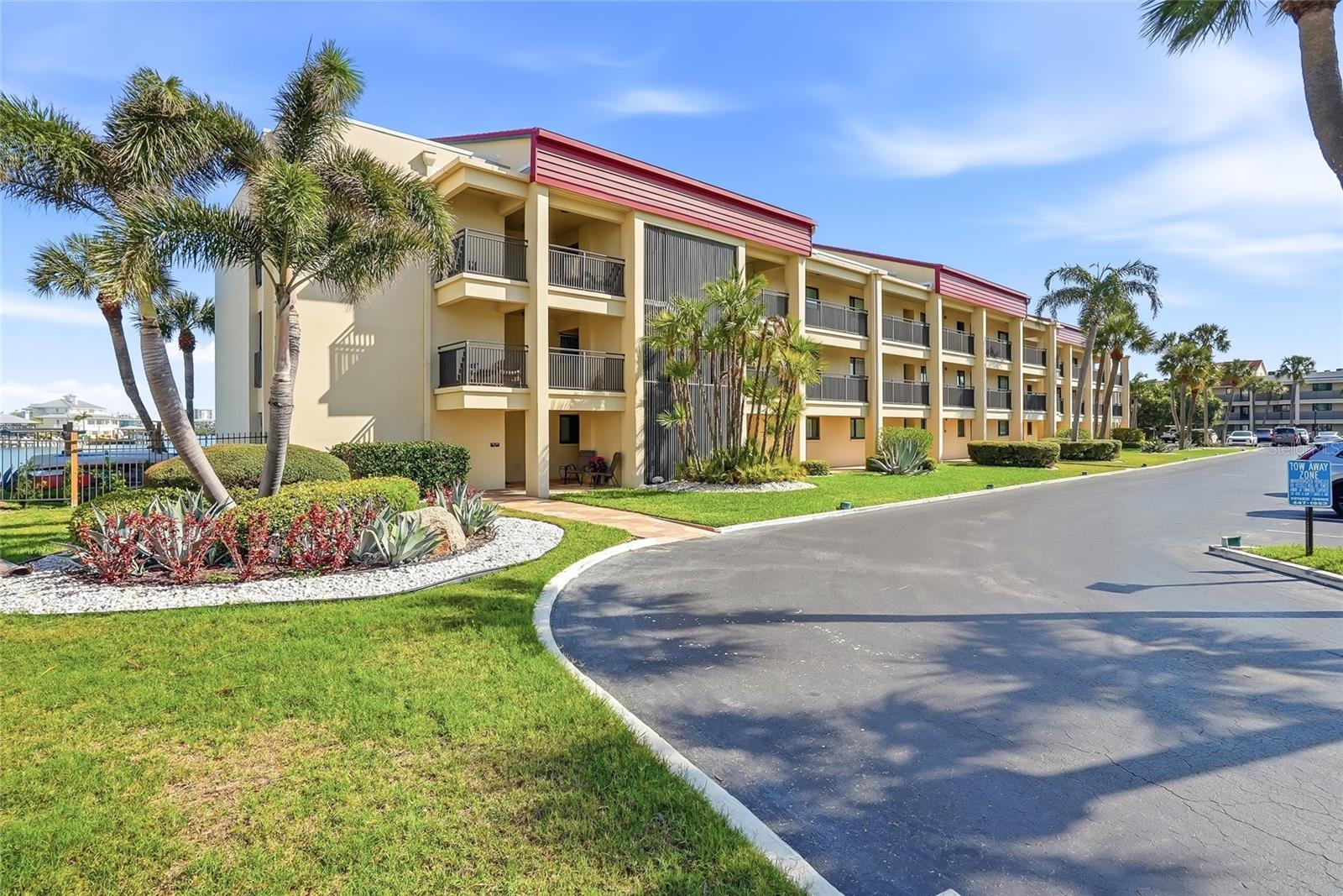 Image 49 of 64 For 868 Bayway Boulevard 101