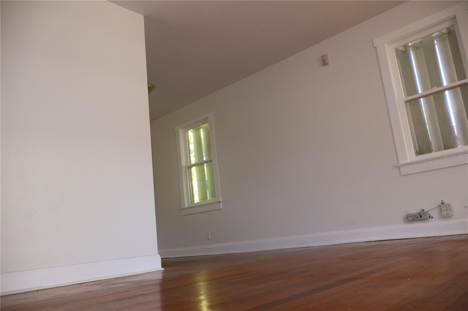 Image 8 of 25 For 3815 De Leon Street