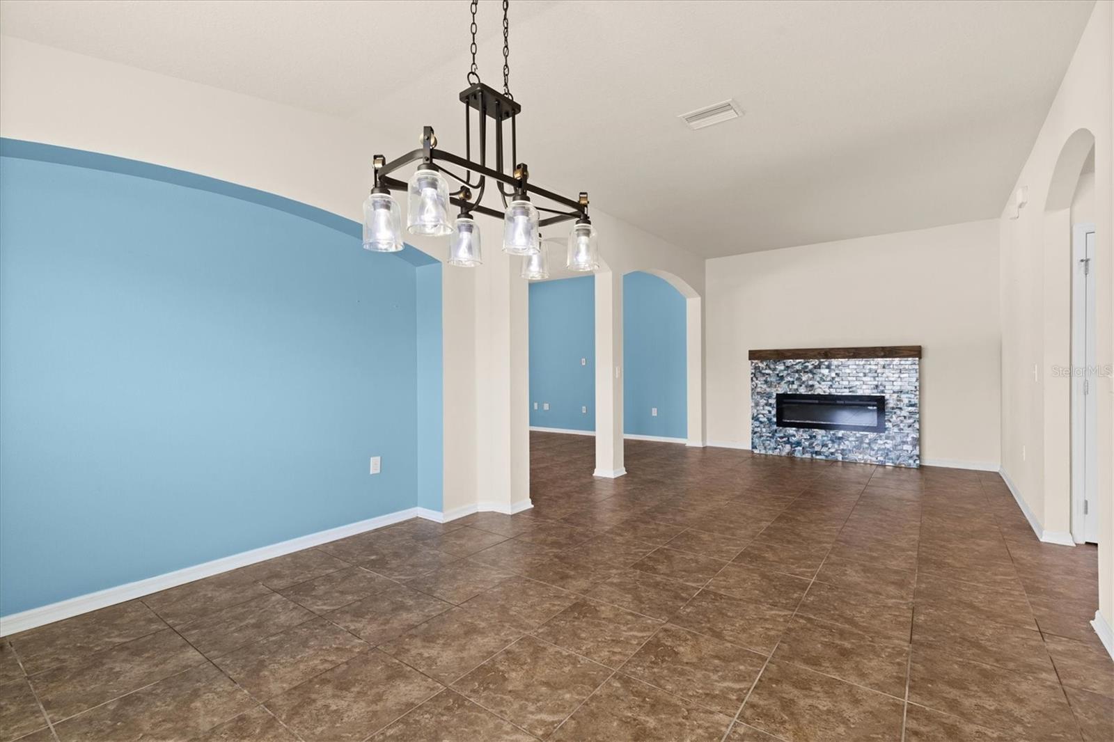 Image 10 of 53 For 6539 Boulder Run Loop