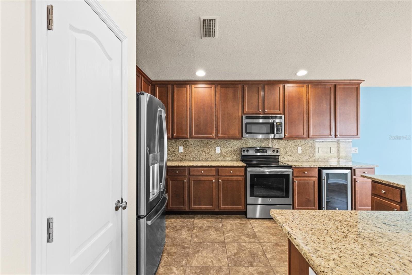 Image 17 of 53 For 6539 Boulder Run Loop