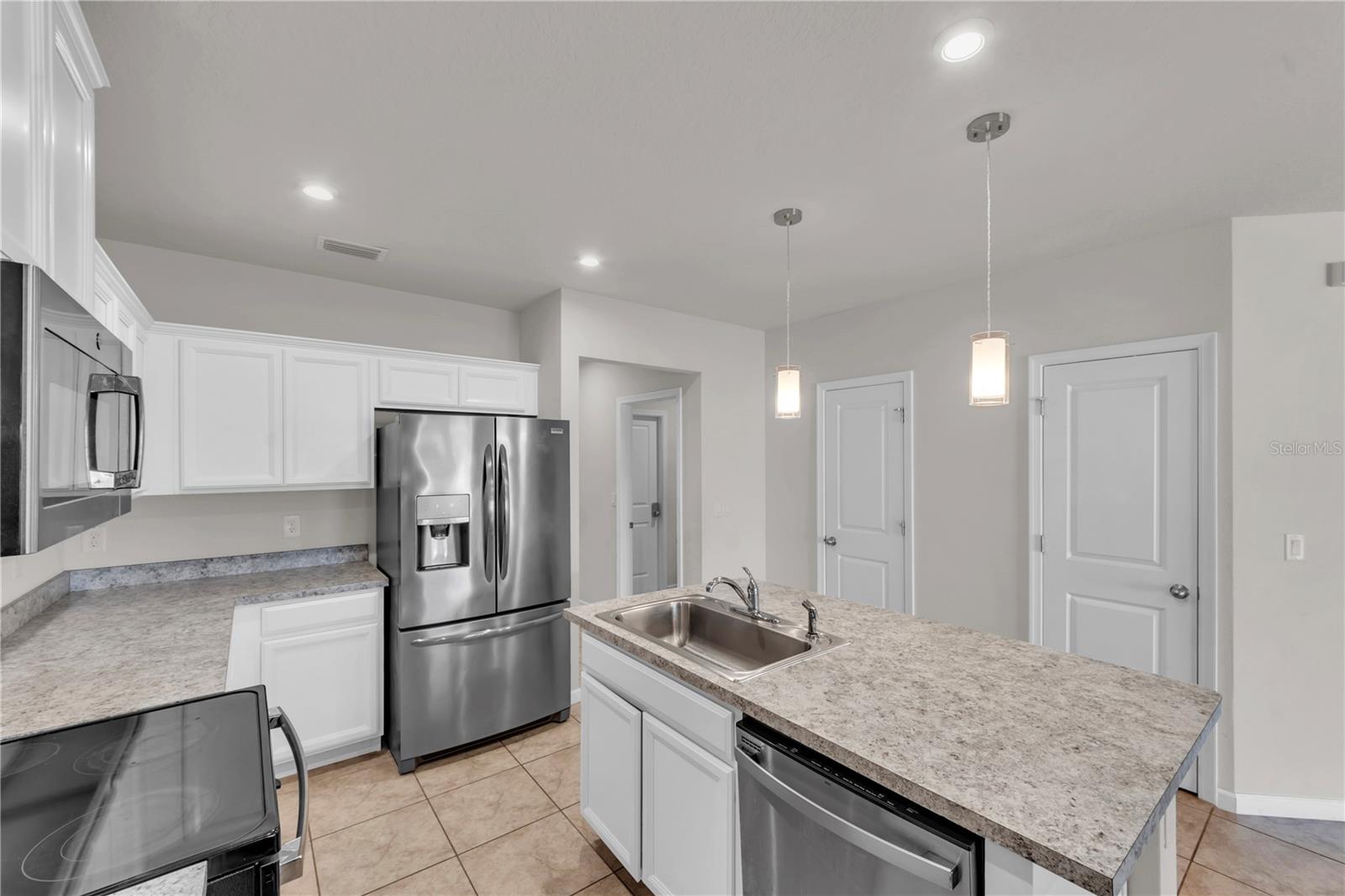 Image 9 of 26 For 18276 Turning Leaf Circle