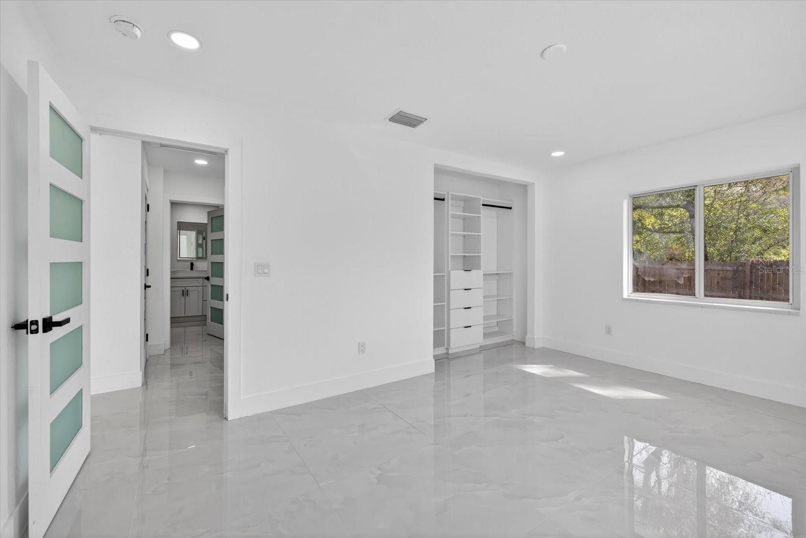 Image 13 of 50 For 17607 Rockledge Avenue