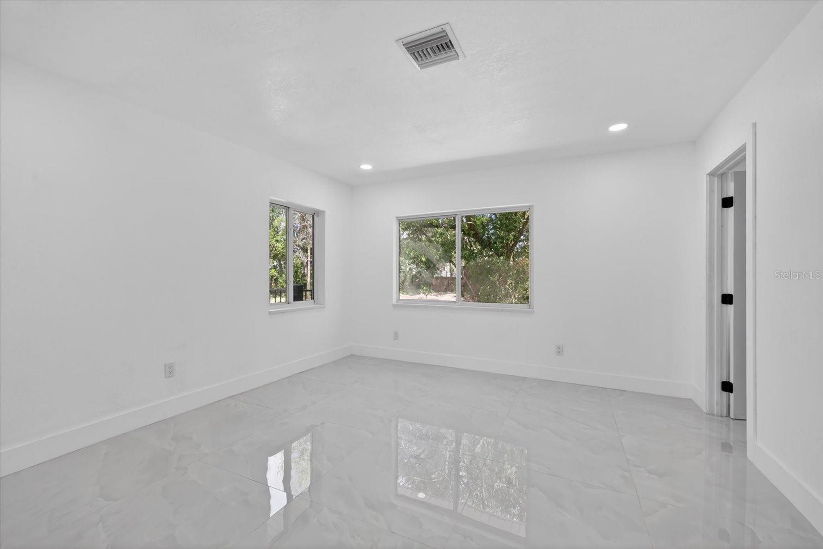 Image 21 of 50 For 17607 Rockledge Avenue