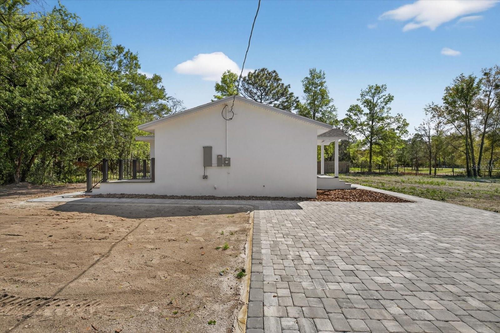 Image 25 of 50 For 17607 Rockledge Avenue