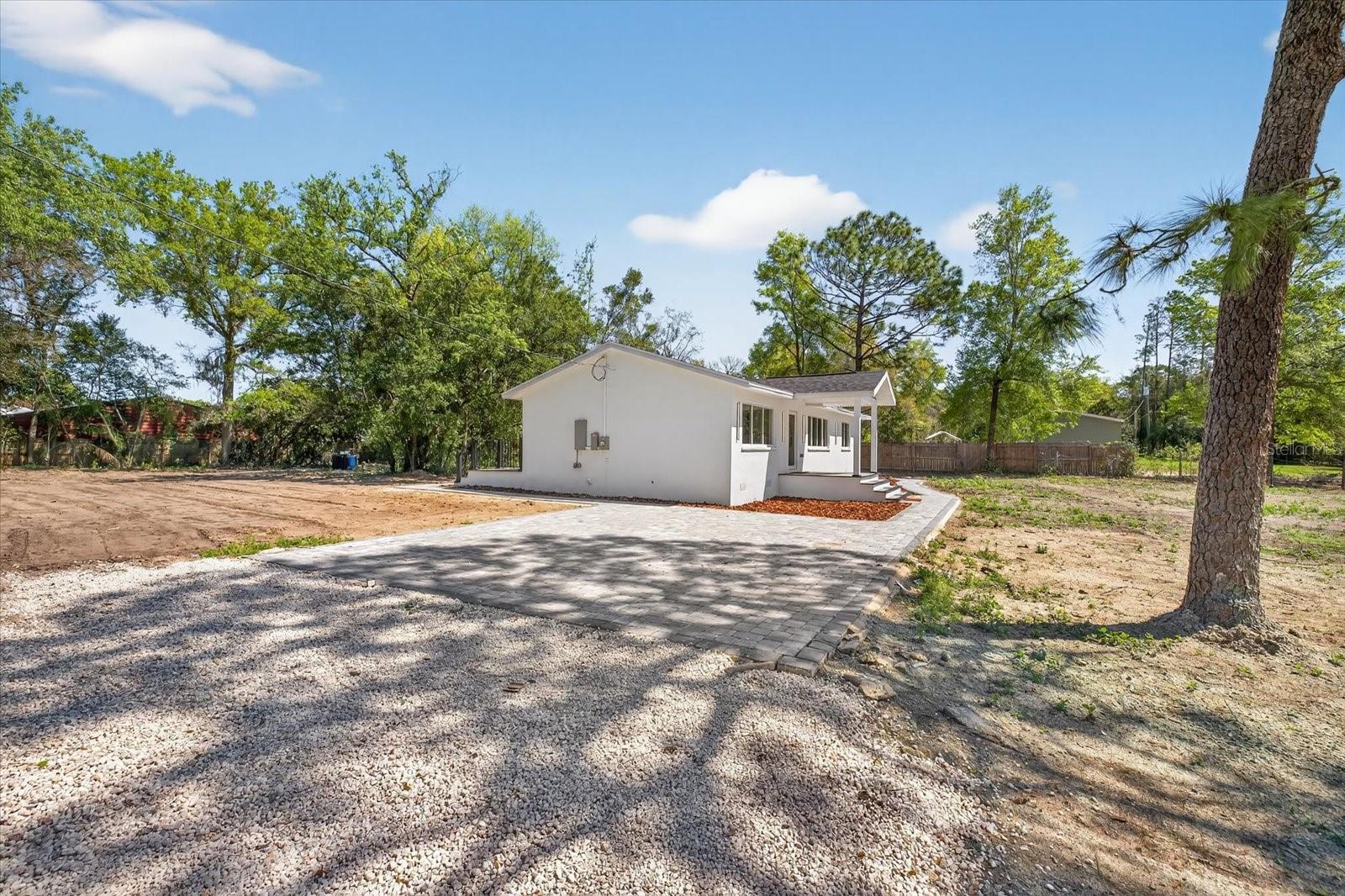 Image 32 of 50 For 17607 Rockledge Avenue