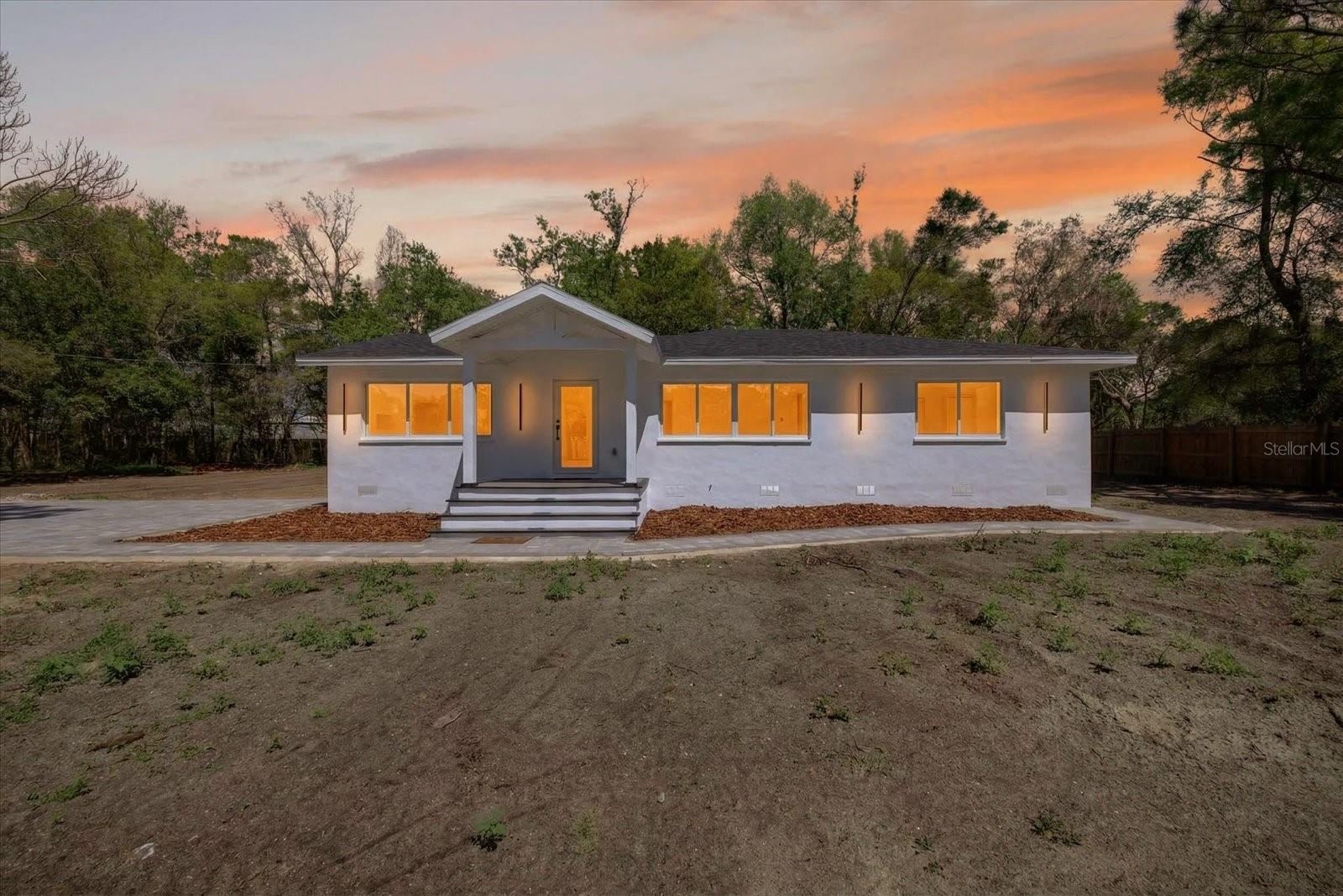 Image 4 of 50 For 17607 Rockledge Avenue