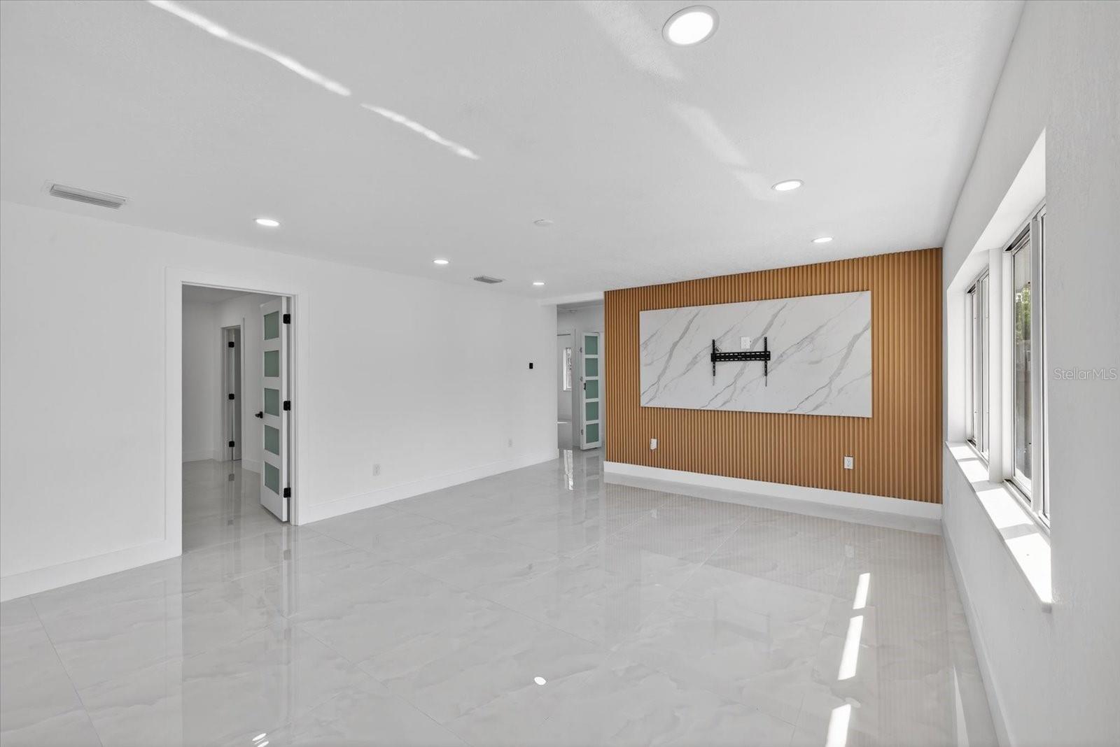 Image 5 of 50 For 17607 Rockledge Avenue