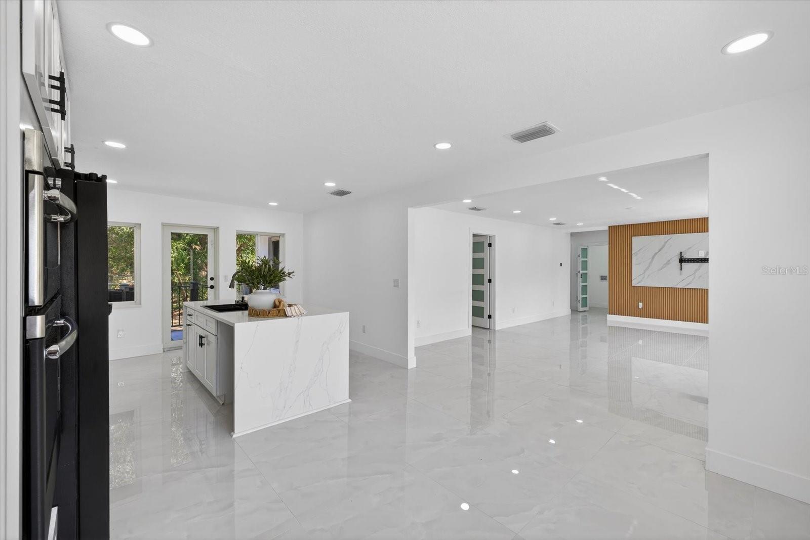 Image 7 of 50 For 17607 Rockledge Avenue