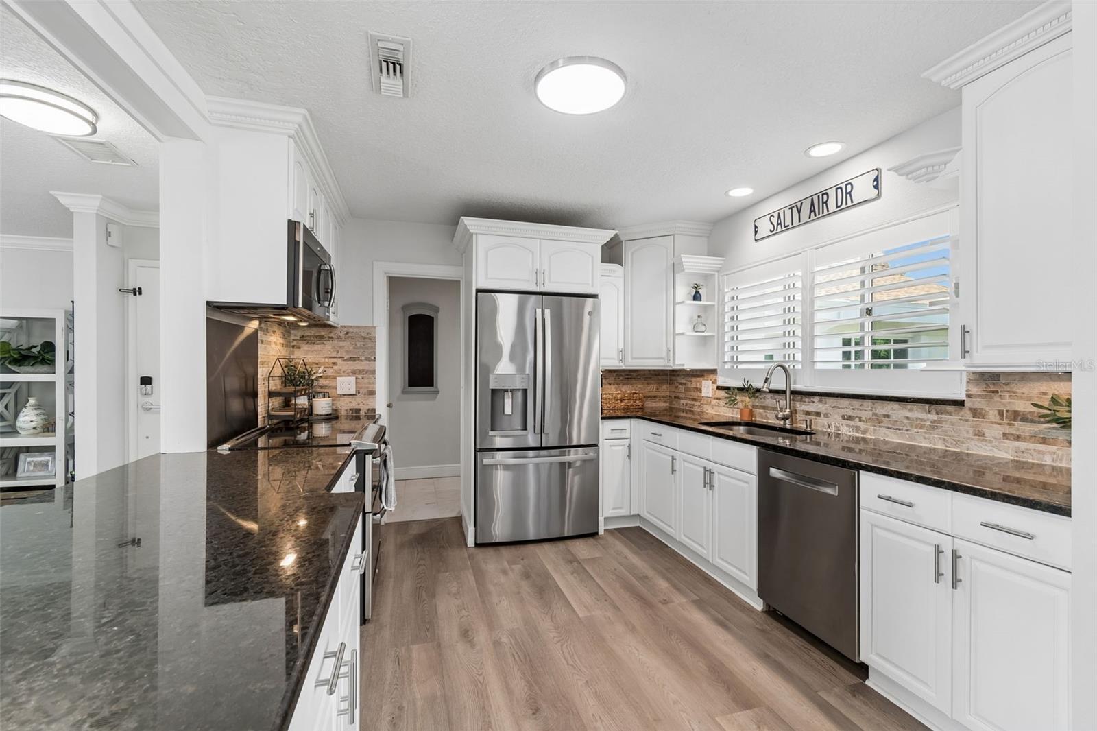 Image 21 of 85 For 311 Island Way 203