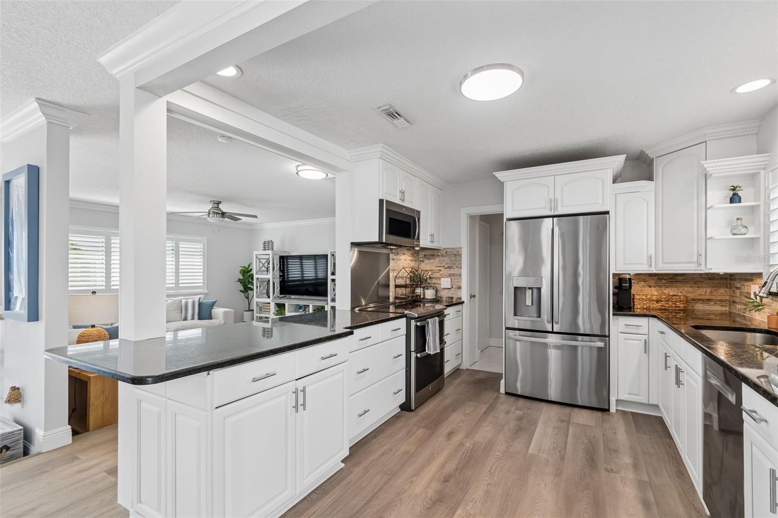 Image 22 of 85 For 311 Island Way 203