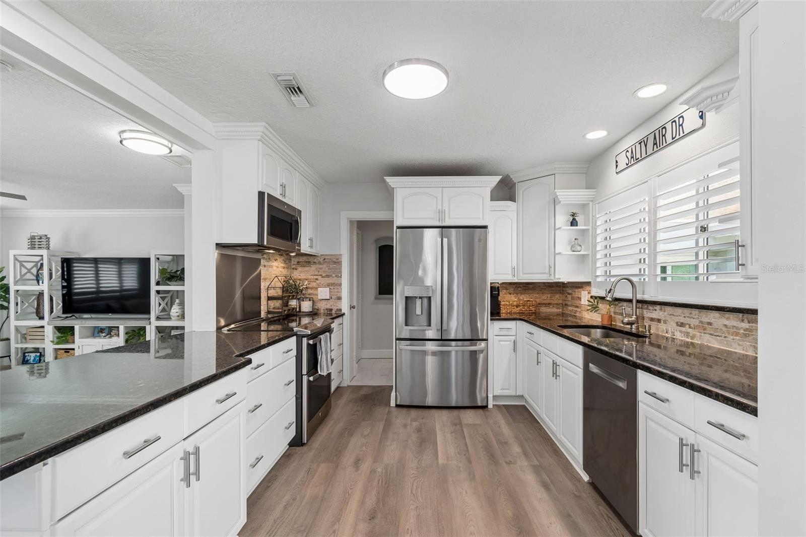 Image 23 of 85 For 311 Island Way 203