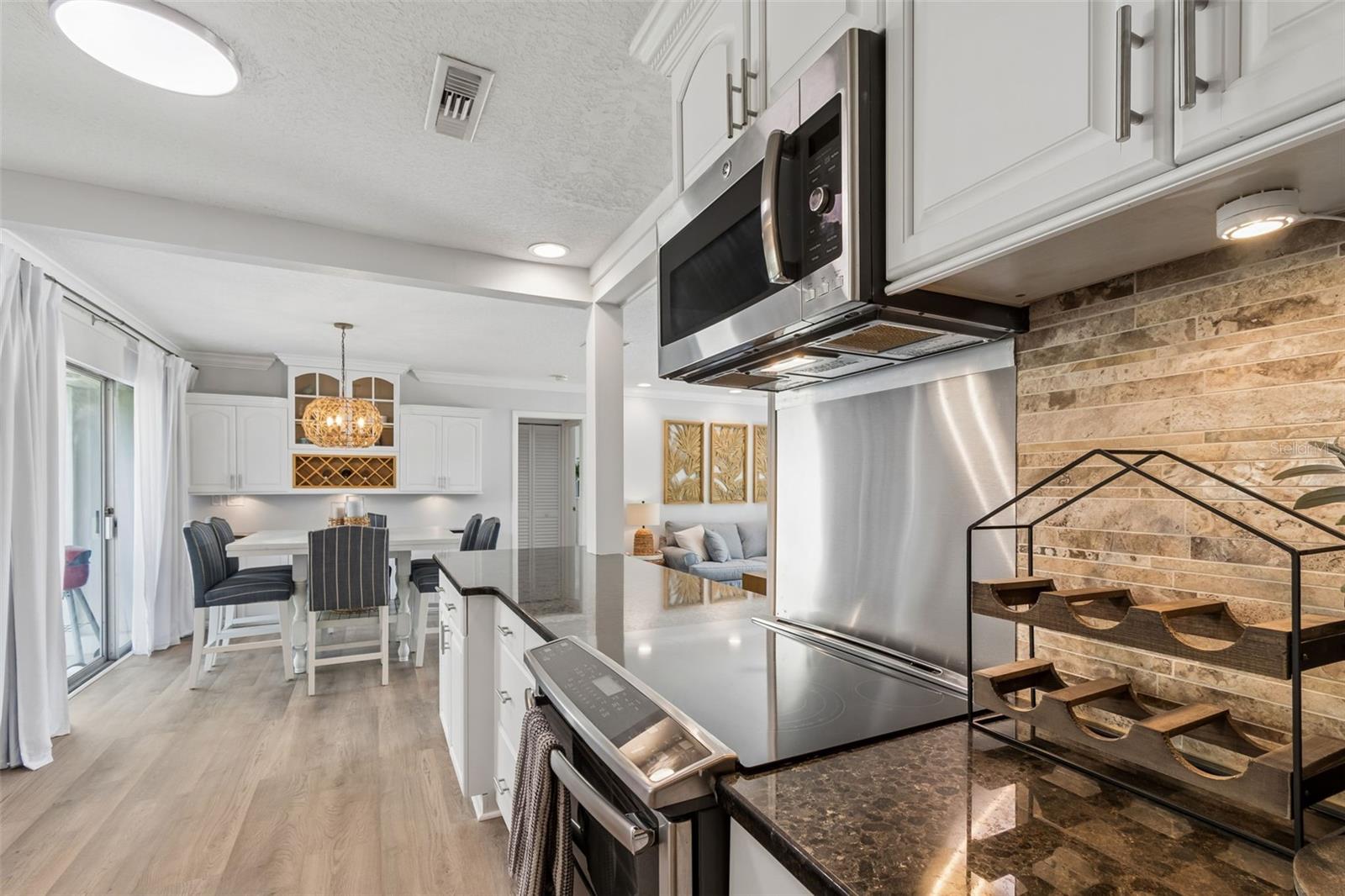 Image 25 of 85 For 311 Island Way 203